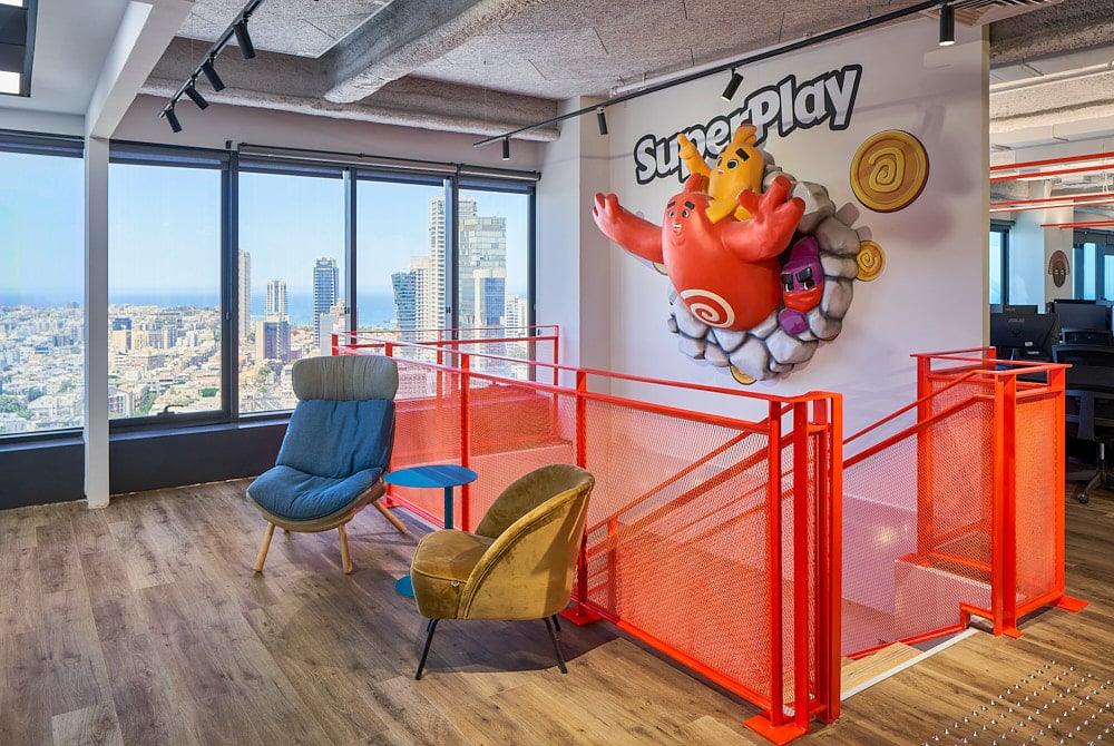 SuperPlay 3D logo with a character sculpture above a red railing