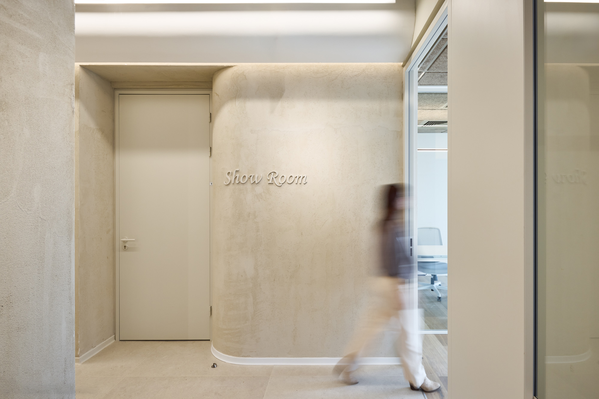 Show Room 3D script letters on a curved plaster wall