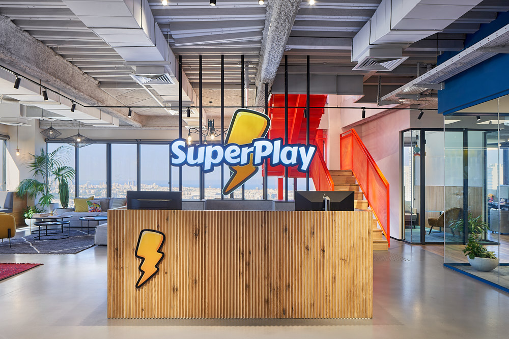 SuperPlay 3D logo suspended above a wood slat reception desk