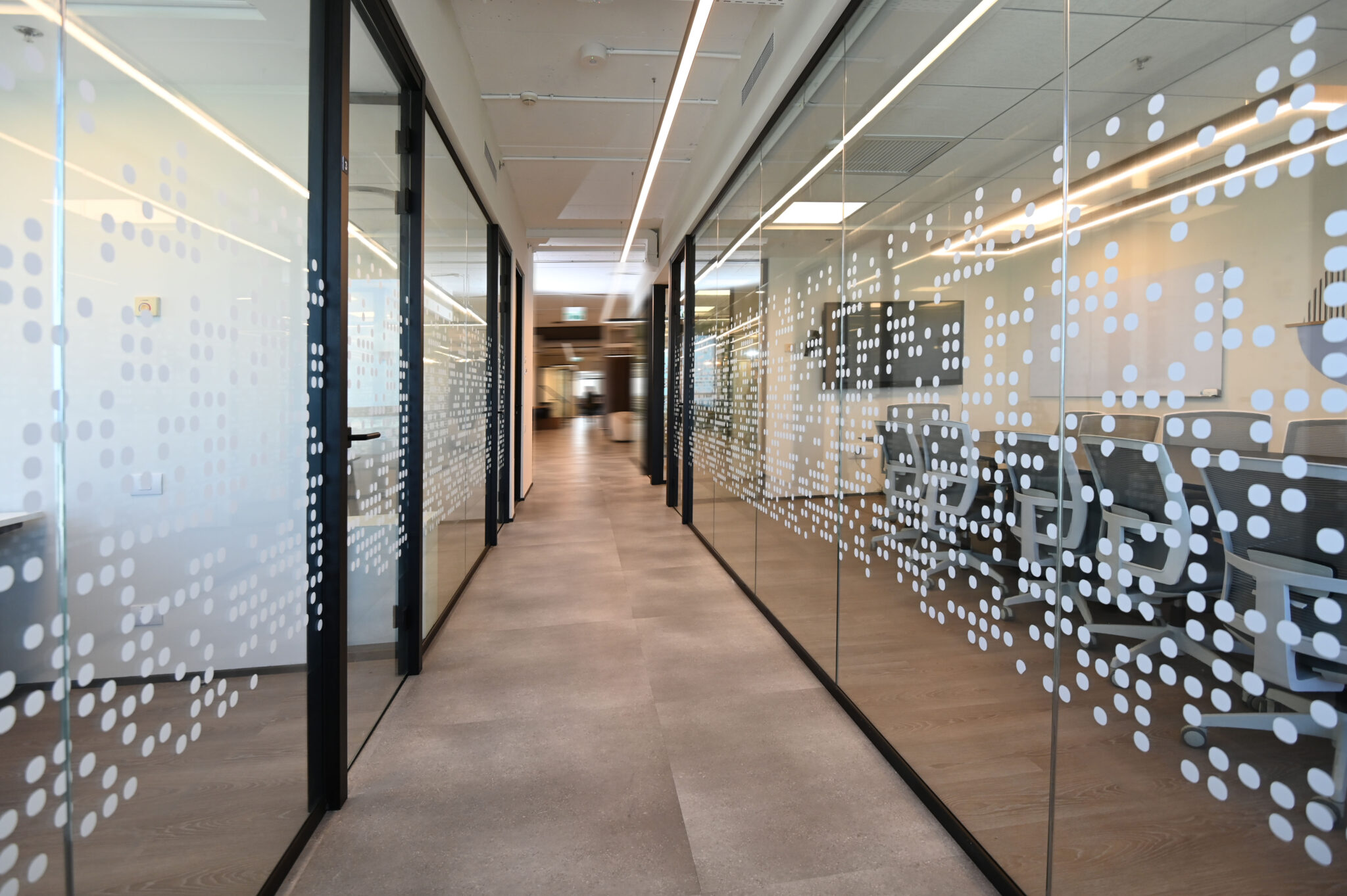 Corridor glass with a scattered white dot film pattern