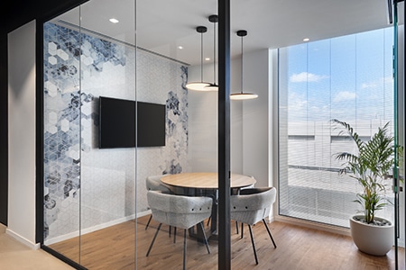 Printed glass with a blue marble pattern in a small meeting room